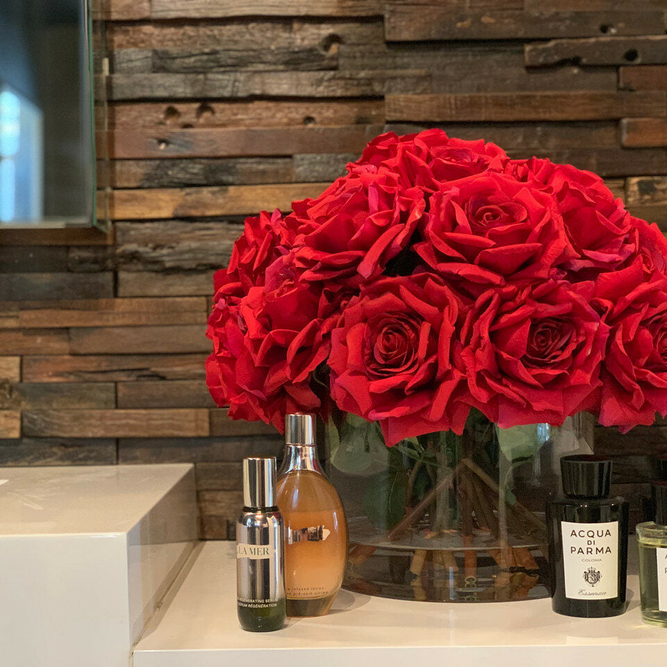 Romantisches Deko-Arrangement – Künstliche rote Rosen