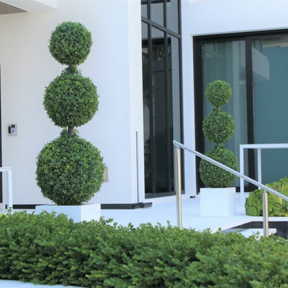 Sculpture en buis à trois boules, taille moyenne.