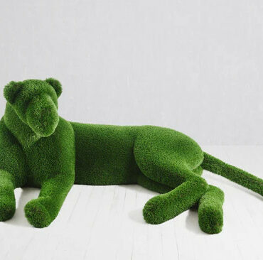 Kunstvolles Deko-Objekt – Topiary-Löwin