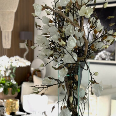 Weiße Magnolienvase
