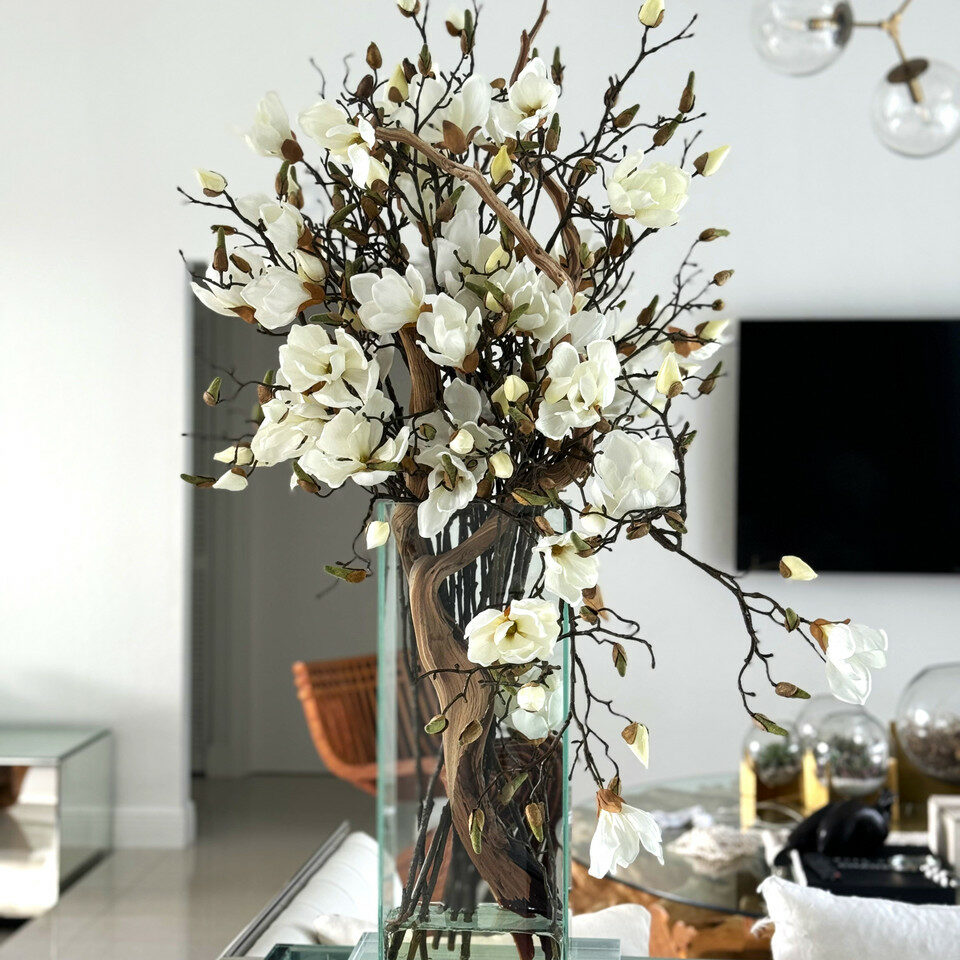 Weiße Magnolienvase